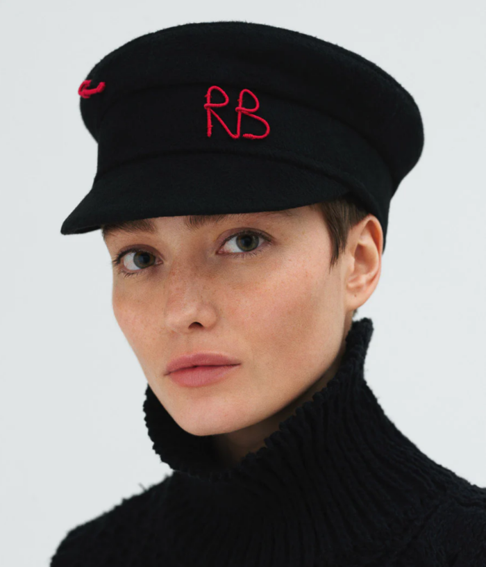 Українська співачка "вигуляла" капелюшок за 10 тисяч (фото)